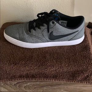 Men’s Nike sneakers